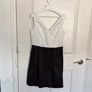 Jessica Simpson Two-Tone V-Neck Mini Dress